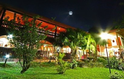 Located outside of town near the famous Monteverde Cloud Forest Reserve, Hotel Fonda Vela is a beautiful eco-lodge for your stay in the cloud forest.