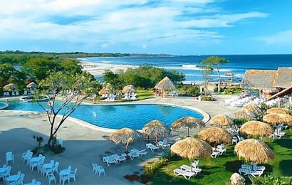In-town convenience in Costa Rica's premiere surf destination awaits you at the all-inclusive Barcelo Langosta Resort in Playa Langosta, Tamarindo.
