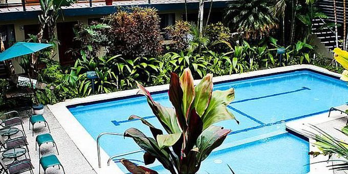 Apartotel El Sesteo is an apartment-hotel located in the heart of San Jose.  Hotel amenities include swimming pool, jacuzzi, tropical gardens and wireless internet.