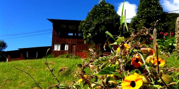 El Manantial Lodge is an eco-lodge and bird watchers paradise located in the cloud forest area of San Gerardo de Dota.  Hotel amenities include restaurant, and nature trails.