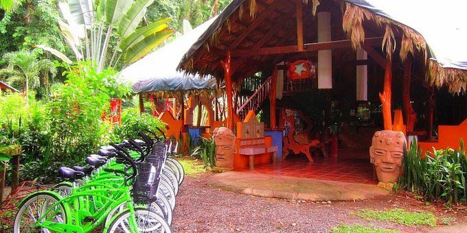 Hotel Totem by Cariblue is located across from the beach, 1.5 km South of Puerto Viejo de Limon, one of the best white beaches of southern Caribbean. Amenities include swimming pool, jacuzzi, WiFi, Cafe, private parking, surf shop, beach wear and bicycle rentals.