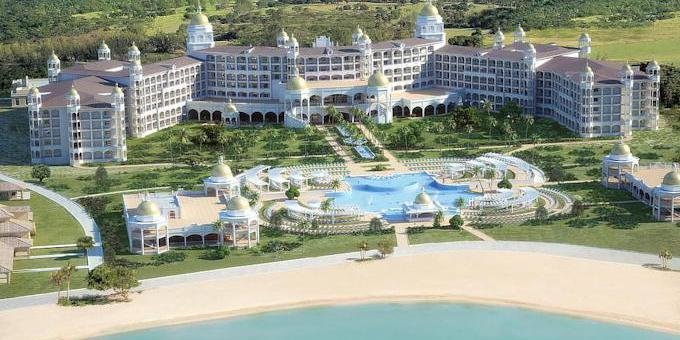 Riu Palace Resort is an all inclusive mega resort located on Playa Matapalo. Amenities include four swimming pools, one wet-bar, jacuzzi, gym, sauna and wellness center, four restaurants and a variety of racquet courts and equipment.