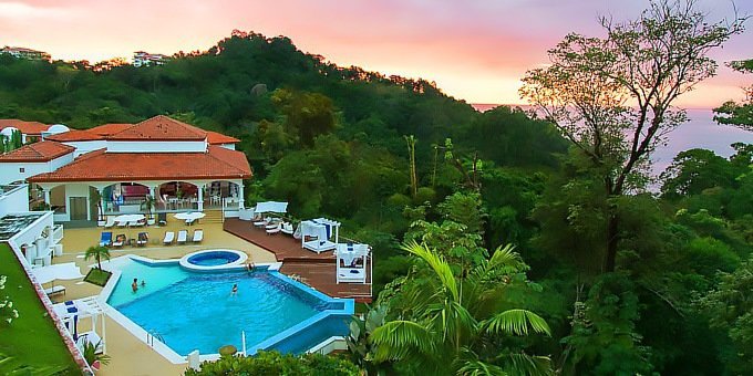 Built in Spanish colonial style, the Shana Hotel is a beautiful and stylish place to stay in Manuel Antonio.