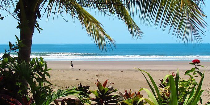 Of the two Hermosa Beaches on Costa Rica’s Pacific coast, Hermosa de Jaco would be the wild, wavy one.
