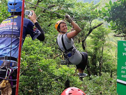 Canopy Zipline - Aventuras