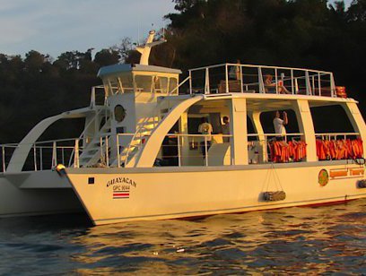 Catamaran Cruise - Iguana