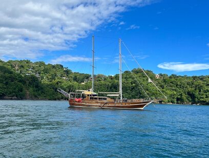 Brisa Elegante Luxury Wooden Ship Sailing Cruise