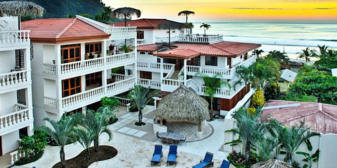 La Paloma Blanca Condominiums is a luxury beach front condo resort located at Playa Jaco.  Hotel amenities include swimming pool, concierge, and internet.