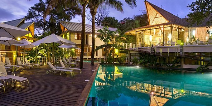 Lacqua Viva Resort is a Bali style boutique hotel located at Nosara.  Hotel amenities include swimming pool, jacuzzi, restaurant, bar, tropical gardens, spa,  beach shuttle, and internet.