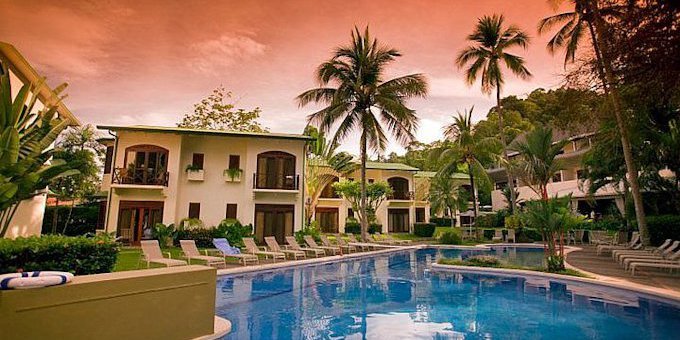 Hotel Club del Mar is a condominium style hotel located in a quiet cove on the south end of Jaco Beach.  Hotel amenities include swimming pool, restaurant, bar, spa, and internet.