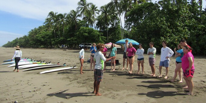 Surf lessons in Dominical