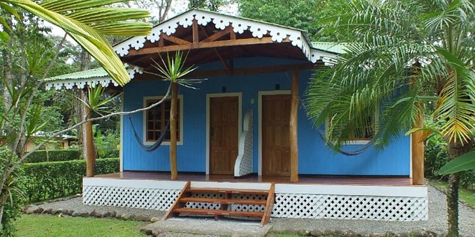 Ciudad Perdida Ecolodge is a Caribbean bungalow style eco-lodge located at Cahuita. Hotel amenities include restaurant, swimming pool and internet connection.