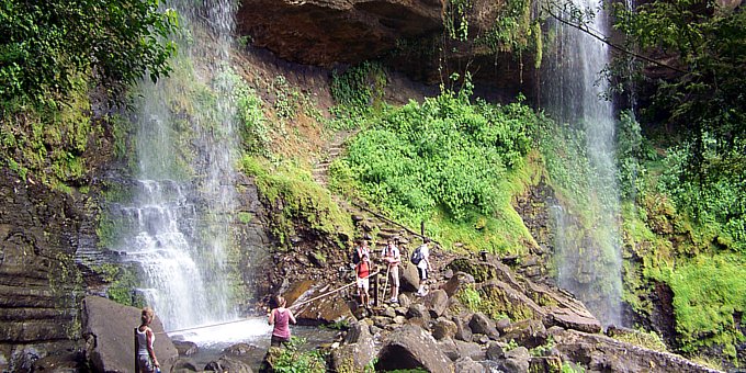 The Casa de Piedra is a CAVE located in the middle of primary rain and cloud forest in the southern zone near Dominical.  This jungle hideaway has a fully functioning kitchen and bathrooms and mats with blankets to sleep on.  There are two waterfalls that constantly pour in front of the cave and unimaginable views in a spectacular setting.  The only way to access the cave is to hike a steep mountain on a rugged path.  This is truly for the adventurous, but well worth it for the reward.
This is where it gets exiting. You will actually spend the night in the cave. The family that runs this unique tour has equipped the cave with a modern conveniences such as beds, fully functioning kitchen, modern toilets and showers. After settling into camp you will have the opportunity to rappel down the waterfalls several times, utilizing the latest safety equipment and techniques that your guides will instruct you on.