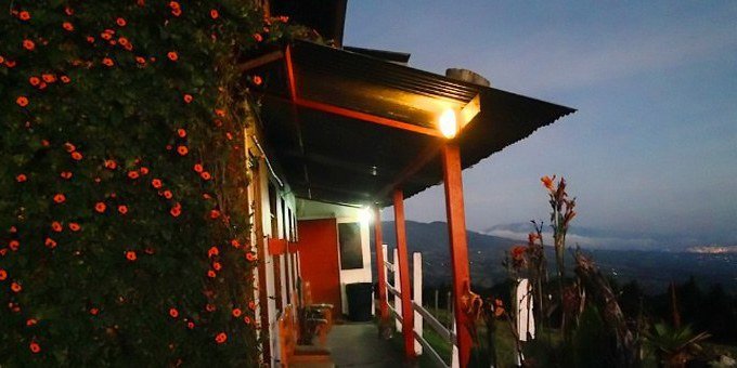 Poas Lodge is a charming ecolodge conveniently located near La Paz Waterfall Gardens and Poas Volcano.  Hotel amenities include restaurant, bar, hummingbird garden