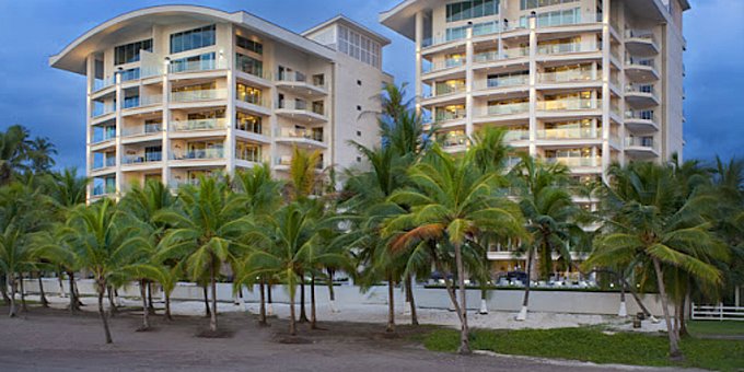 Diamante del Sol Condominiums is a luxury beach front condo resort located at Playa Jaco.  Hotel amenities include a swimming pool, concierge, and the internet.