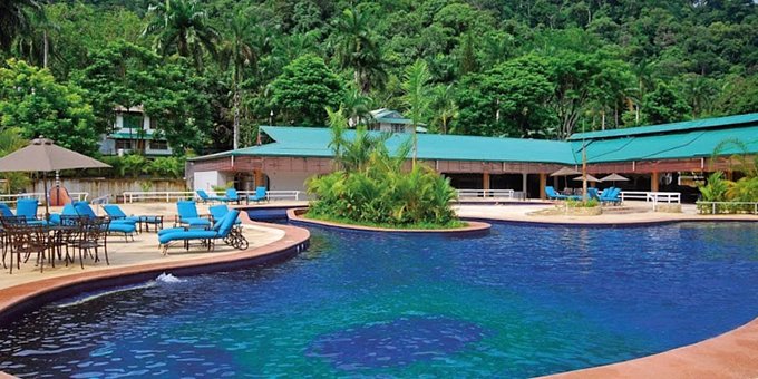 Casa Roland Marina Resort is a boutique hotel located in Golfito.  Amenities include luxury rooms and suites, restaurant, bar, conference room, swimming pool, tennis court, gym, and access to world class sport fishing.