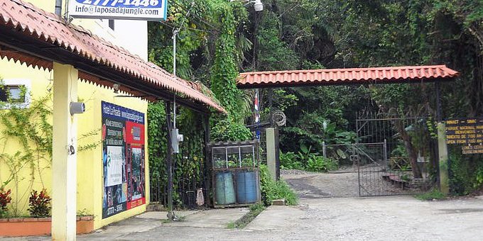 La Posada Casa and Jungle Bungalows is located at the entrance of Manuel Antonio National Park. Hotel amenities include swimming pool, jacuzzi, breakfast bar.