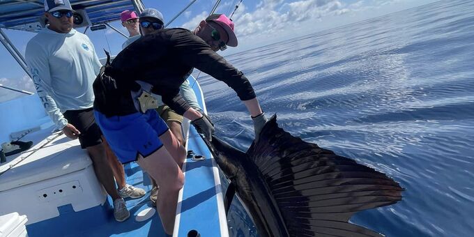 OFFSHORE SPORT FISHING 28 FOOT BOAT - FULL DAY JP