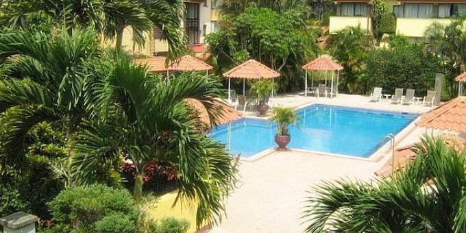 Country Inn and Suites is a comfortable, newly remodeled airport hotel located in the Cariari area.  Hotel amenities include restaurant, bar, swimming pool, fitness center, business center, tropical gardens and internet.