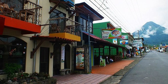 If you’re looking to have a budget-friendly vacation, with centrally located hotels, then Fortuna Downtown Inn, formerly named Hotel Arenal Bromelias, may be the ideal hotel accommodation that you’ve been looking for!  With close  proximity to all stores, restaurants, and activities of La Fortuna, guests of  the hotel are able to enjoy every aspect that the town has to offer.  While you stay at Fortuna Downtown Inn, you will have the opportunity to take advantage of the refreshing swimming pool, WiFi, and an information center.  The other amenities  of the hotel include, a swimming pool, secure parking, laundry service, airport  shuttle, and internet access.