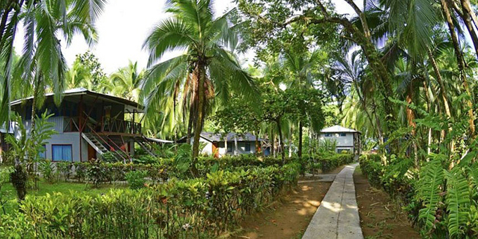 Poor Mans Paradise Lodge is a budget oriented beach front eco-lodge located near Drake Bay.  Hotel amenities include restaurant, bar, and internet.