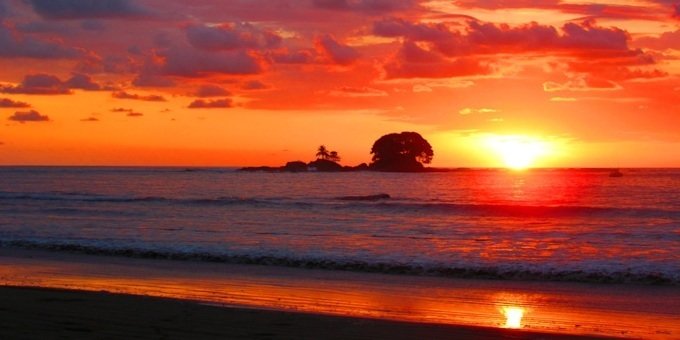 December is one of the most popular months to visit Costa Rica, and for good reasons! Most of the country will be experiencing great weather as the rain season transitions to the dry season at the end of November.