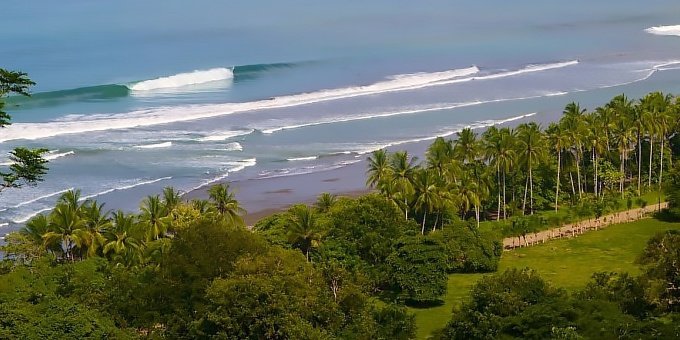 Dominical is located in the South Pacific which is a region of vast contrasts in weather.