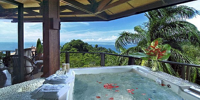 There are a lot of hotels in the Manuel Antonio area, but only a handful have the right combination of comfort, quality, service and location that equate to a great overall value.