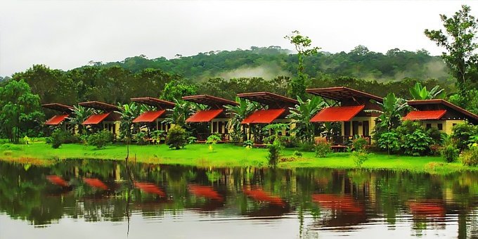 Boca Tapada is an off the beaten path ecological paradise located near the northern border of Costa Rica. Birdwatchers will be delighted with rare bird species such as the Great Green Macaw!